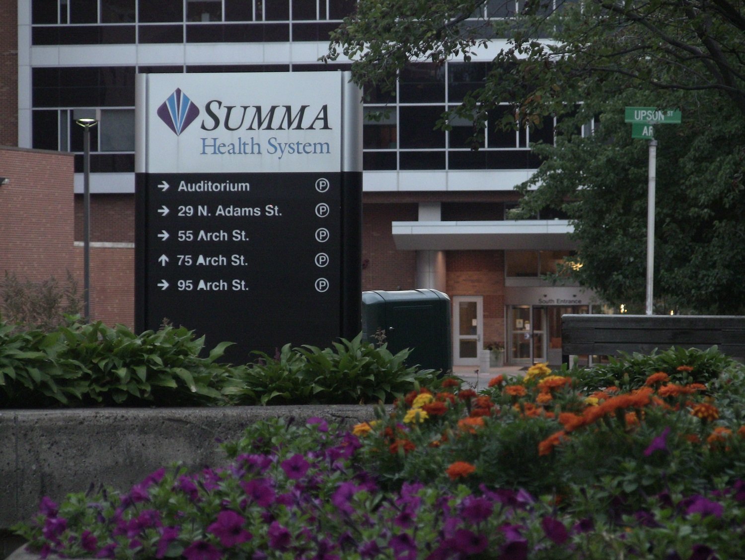 Summa Health System landscaping and sign