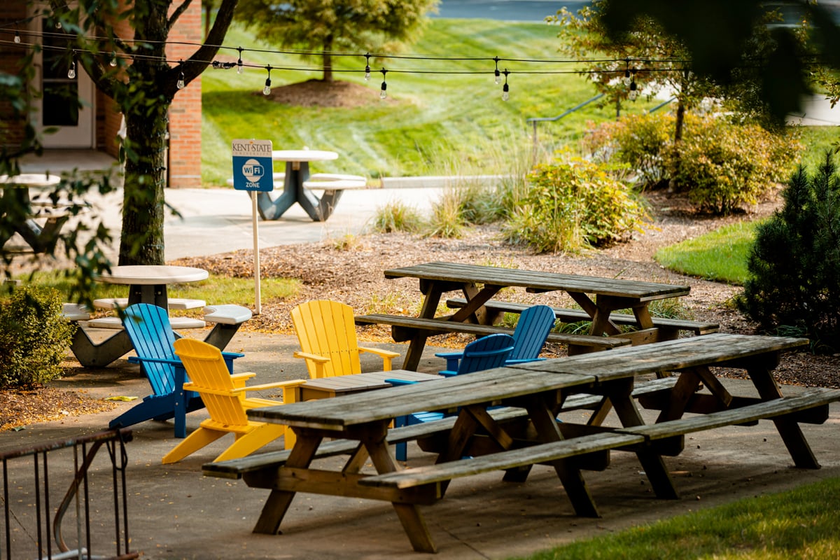 outdoor seating area at kent state
