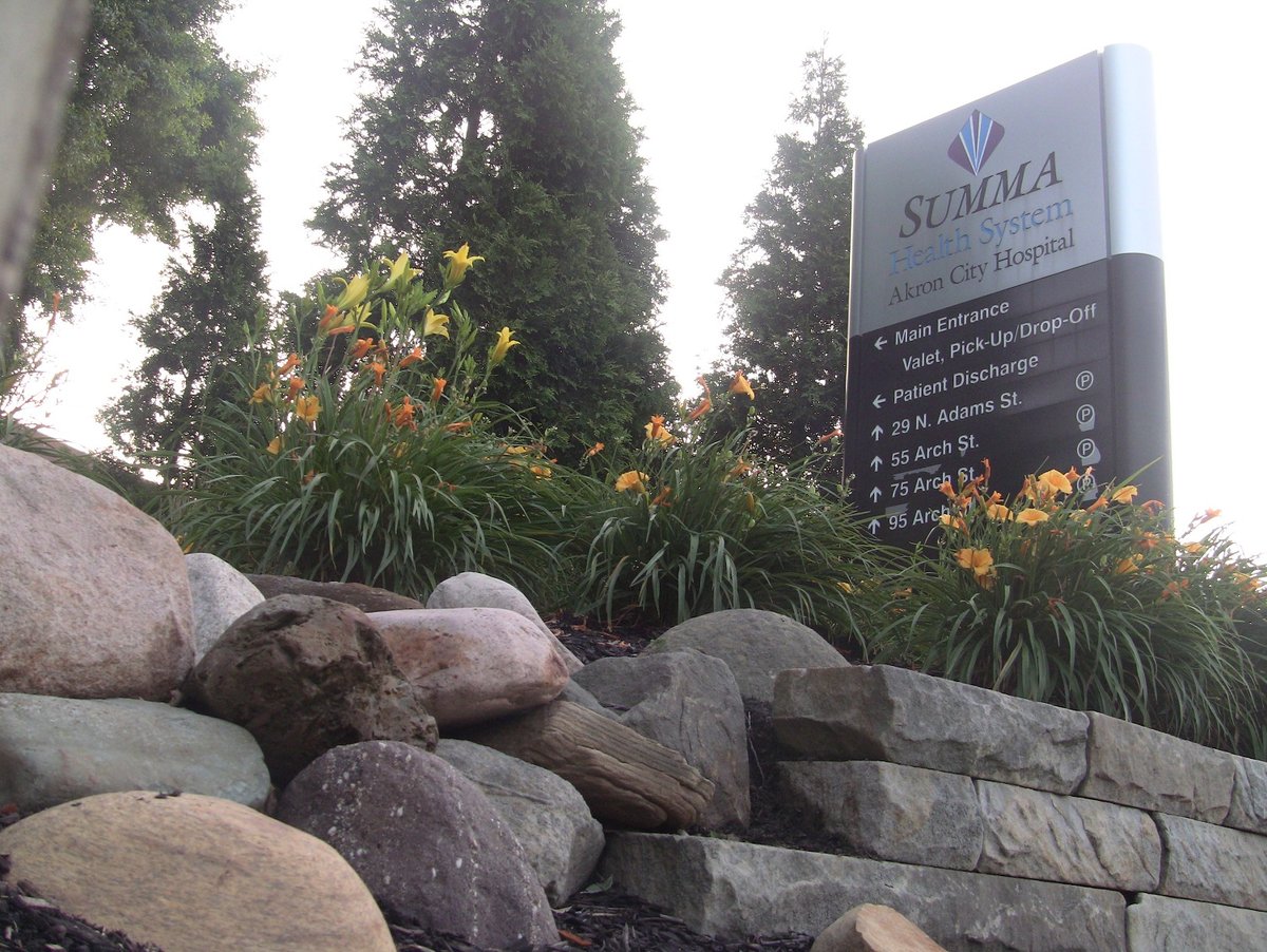 stone retaining wall at hospital signage