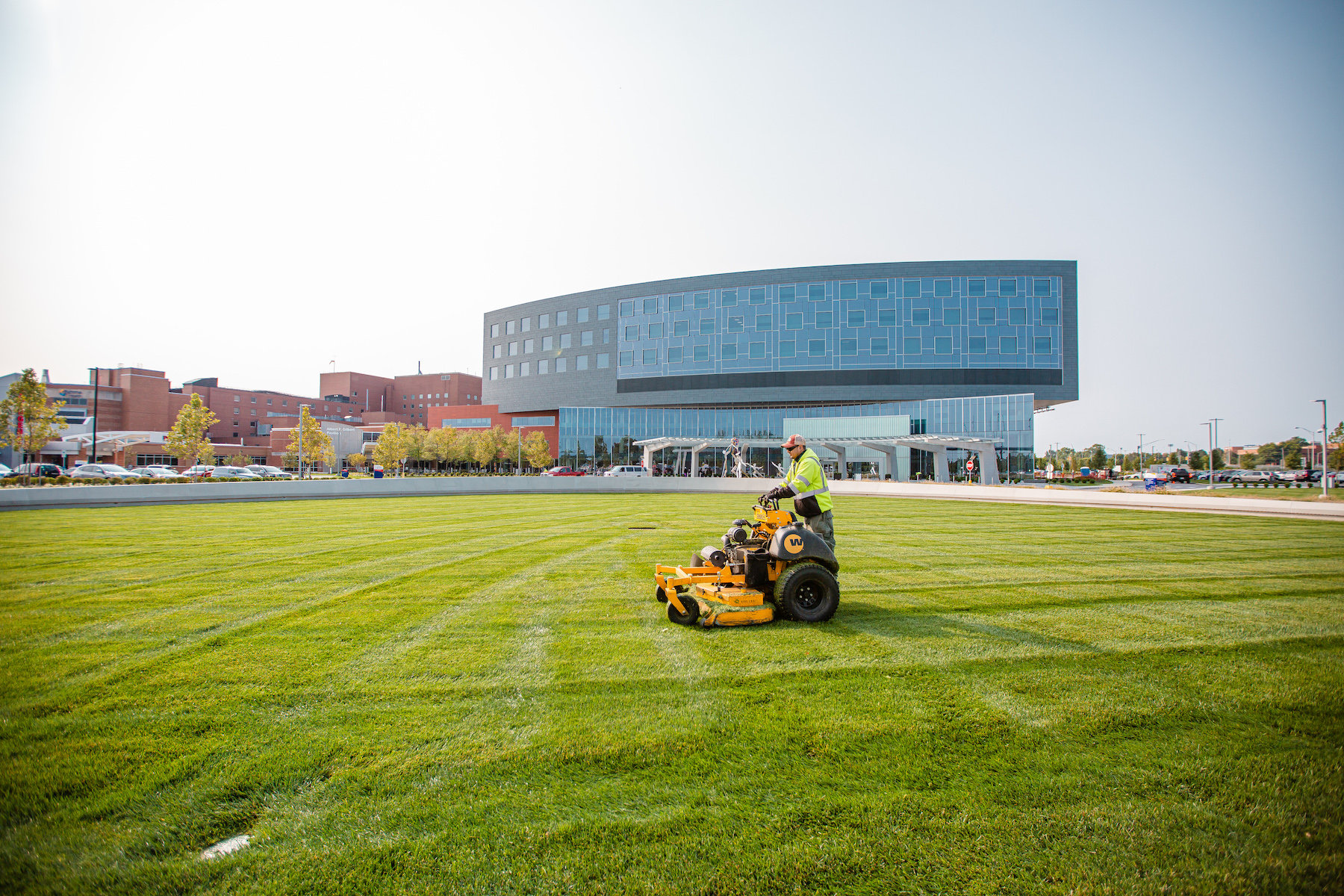 hospital-healthcare-mowing-maintenance-lawn