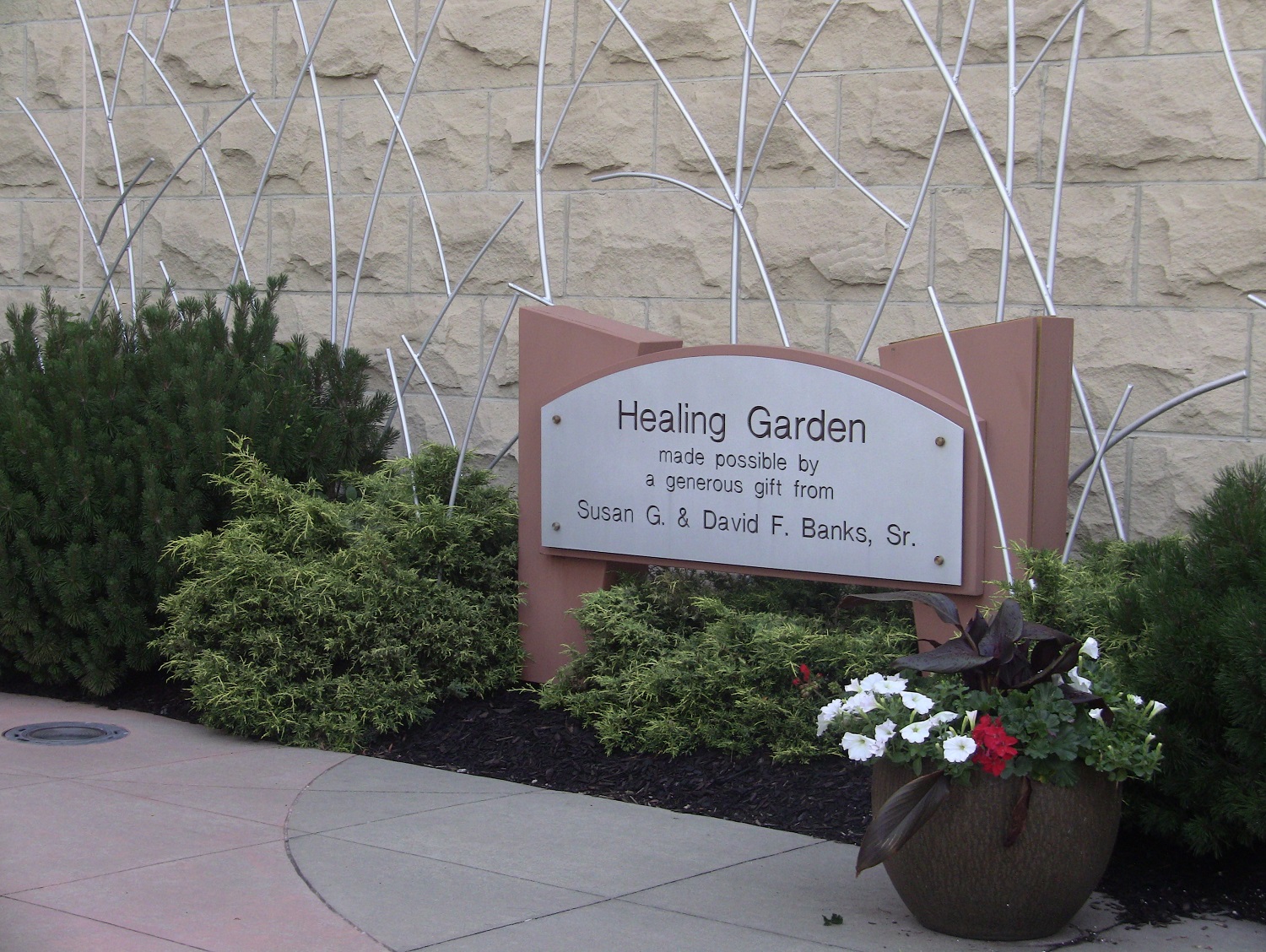 5 Healing Garden Tips: Therapeutic Landscaping for Hospitals