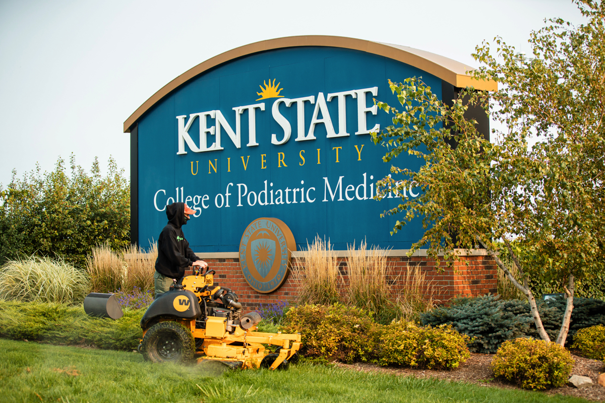 Commercial Landscaping Crew Mower Landscaping Kent State University College